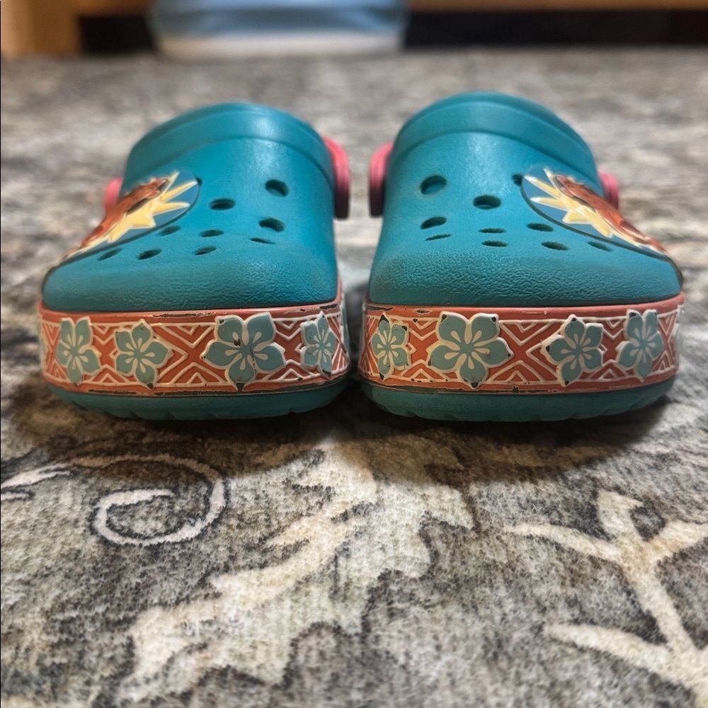 Disney Moana Crocs - Picture 2 of 9